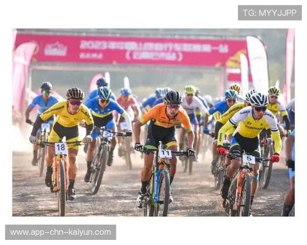 自行车联赛冲刺阶段竞争白热化，分秒必争，自行车比赛